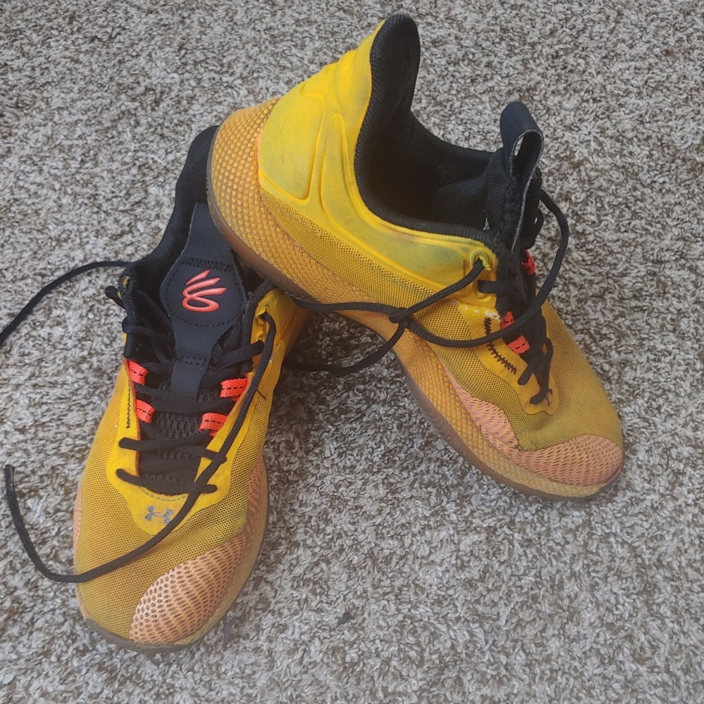 Under Armour Steph Curry Shoes HOVR Yellow Sneakers Unisex Size 7.5/9